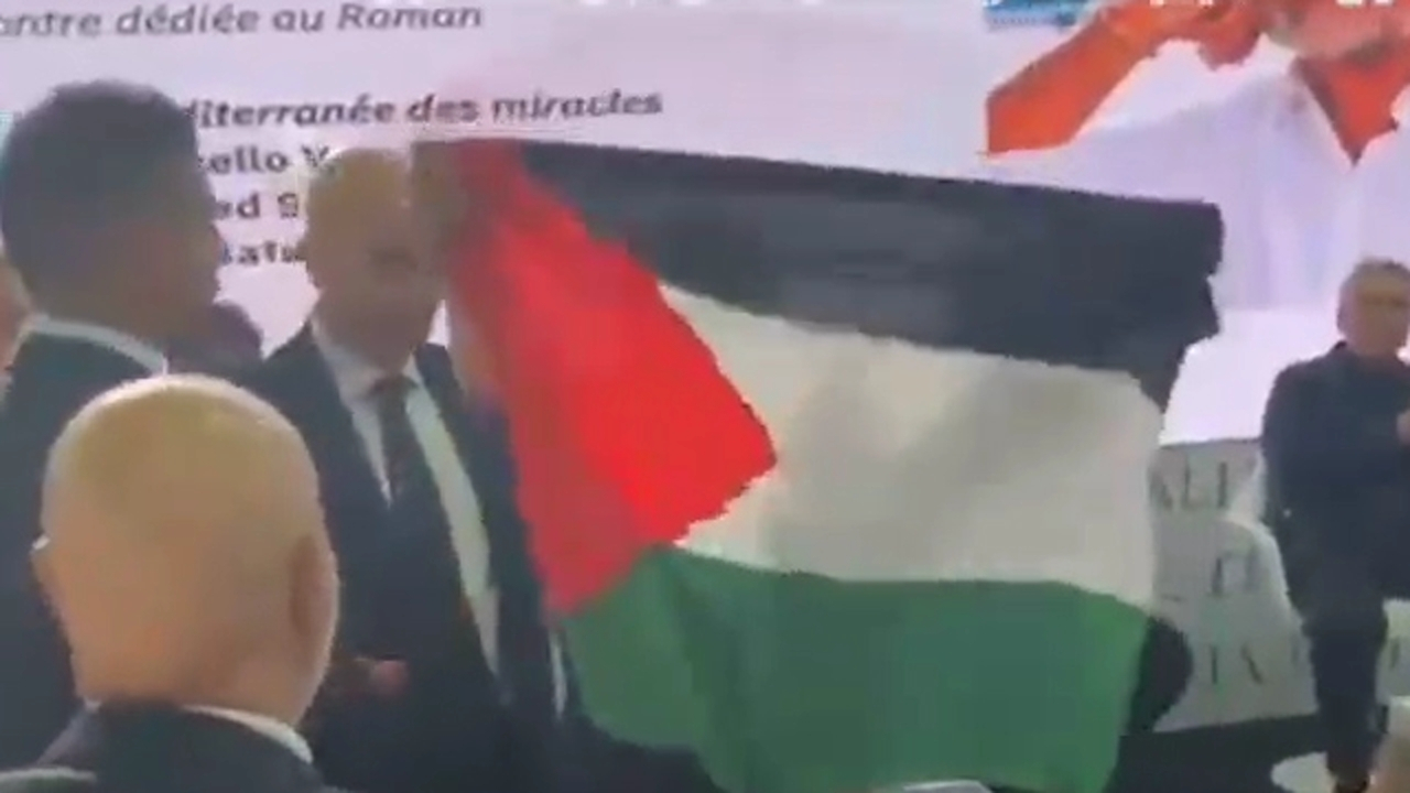 اخراج سفیر ایتالیا از نمایشگاه کتاب به دلیل اعتراض به جنگ غزه