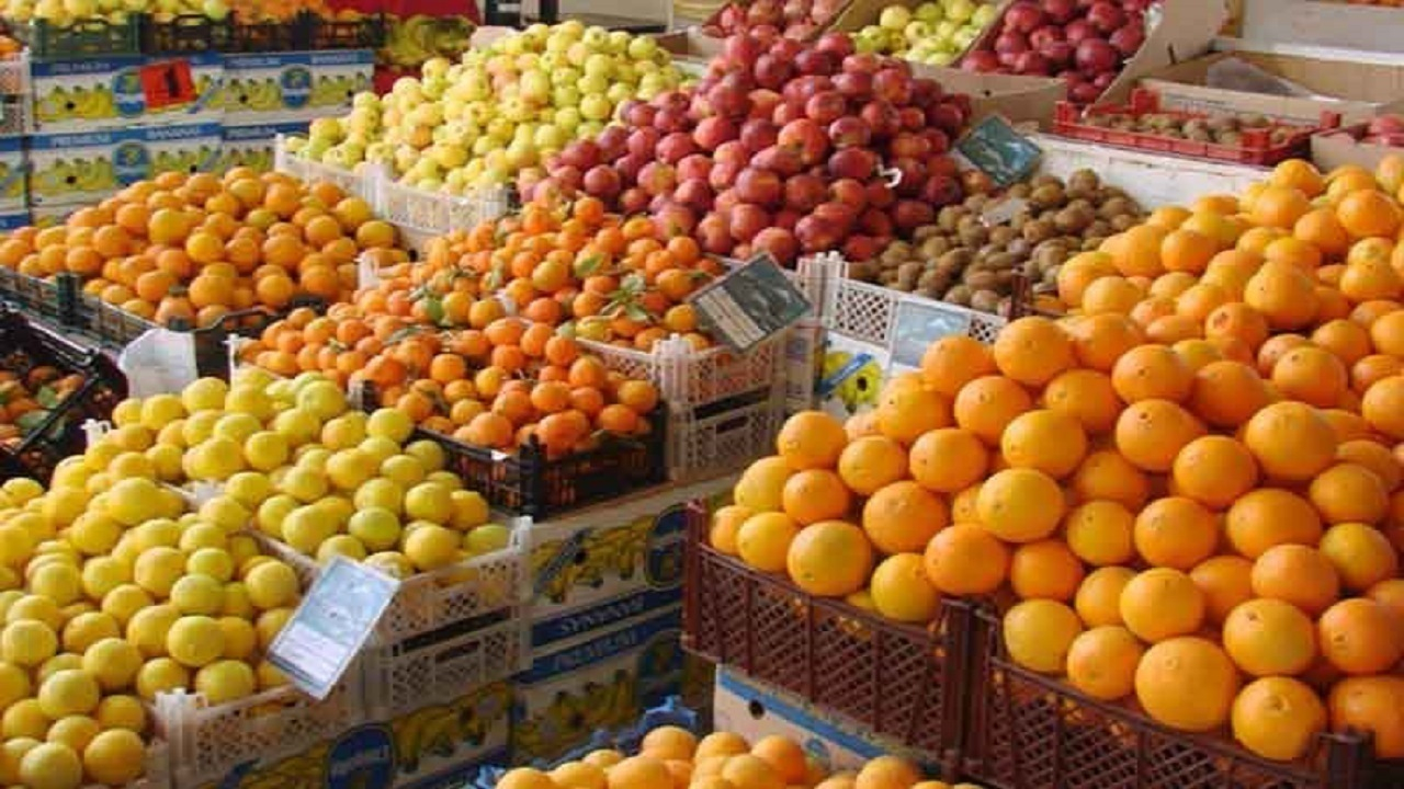 میوه کمتر از نرخ مصوب در مغازه‌ها عرضه می‌شود