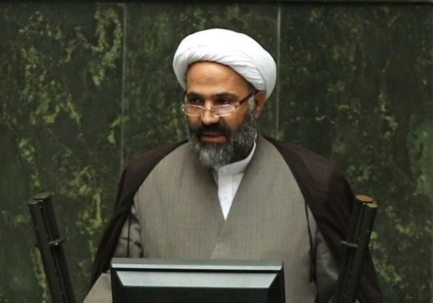 اعتراض پژمانفر به اقدام یک روزنامه در توهین به امام جمعه تهران