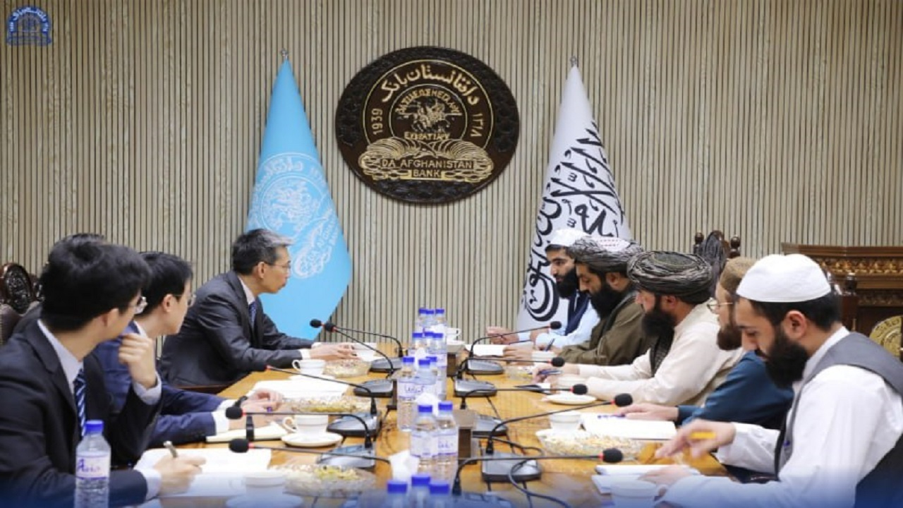 دیدار سرپرست بانک مرکزی طالبان با سفیر چین در کابل