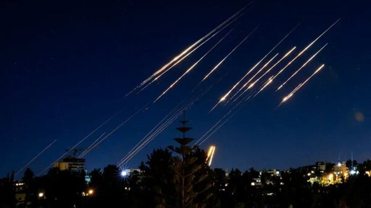 حمله موشکی به منطقه‌ای سری + فیلم