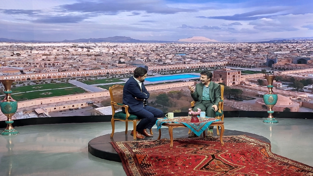علیرضا افتخاری: نخست باید دل همسر را در خانه شاد کرد