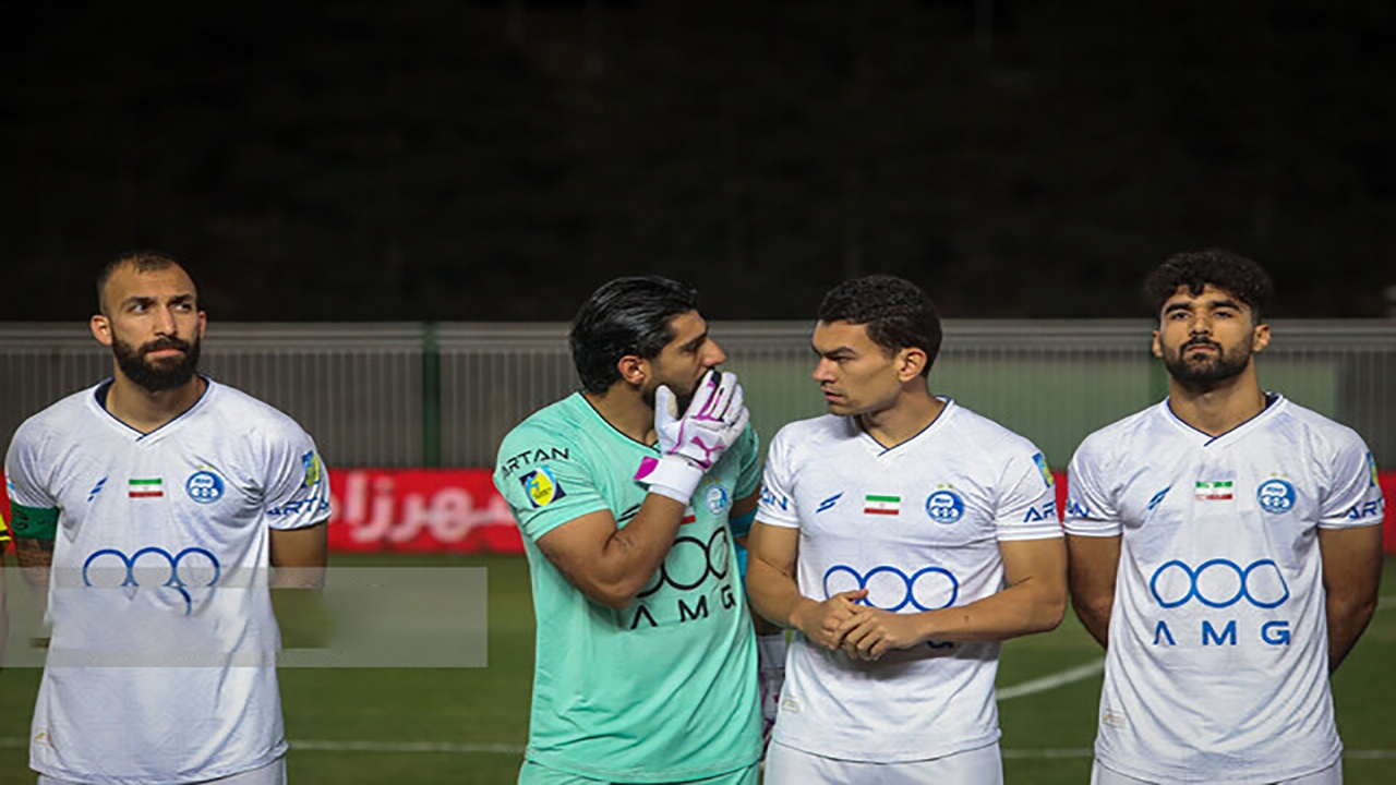 دروازهبان استقلال یک ماه دور از میادین