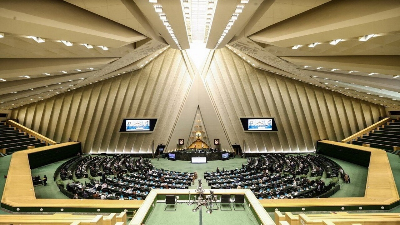 دو نوبته شدن جلسه علنی مجلس برای بررسی اجرای برنامه هفتم