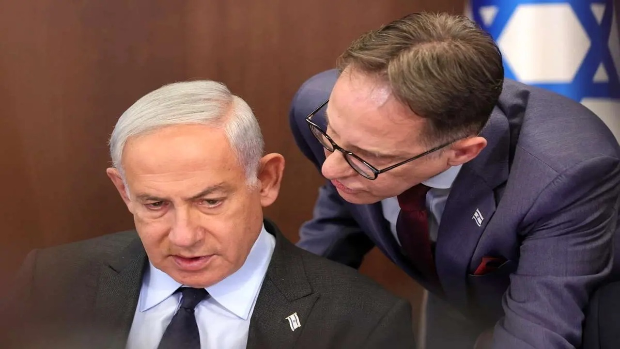 افشای فیلم‌های مهمانی خصوصی رئیس دفتر نتانیاهو توسط حنظله + فیلم