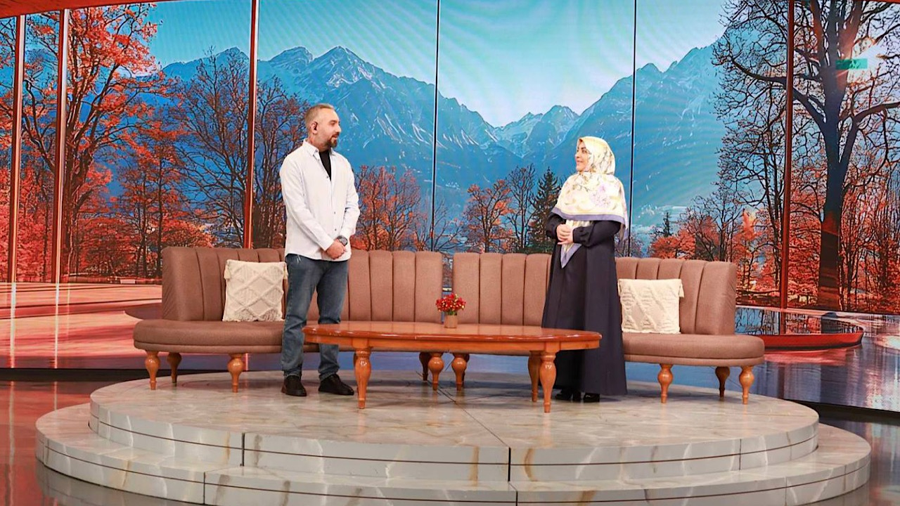 «به افق فلسطین» در تخت جمشید و «سمت خدا» در شاهچراغ