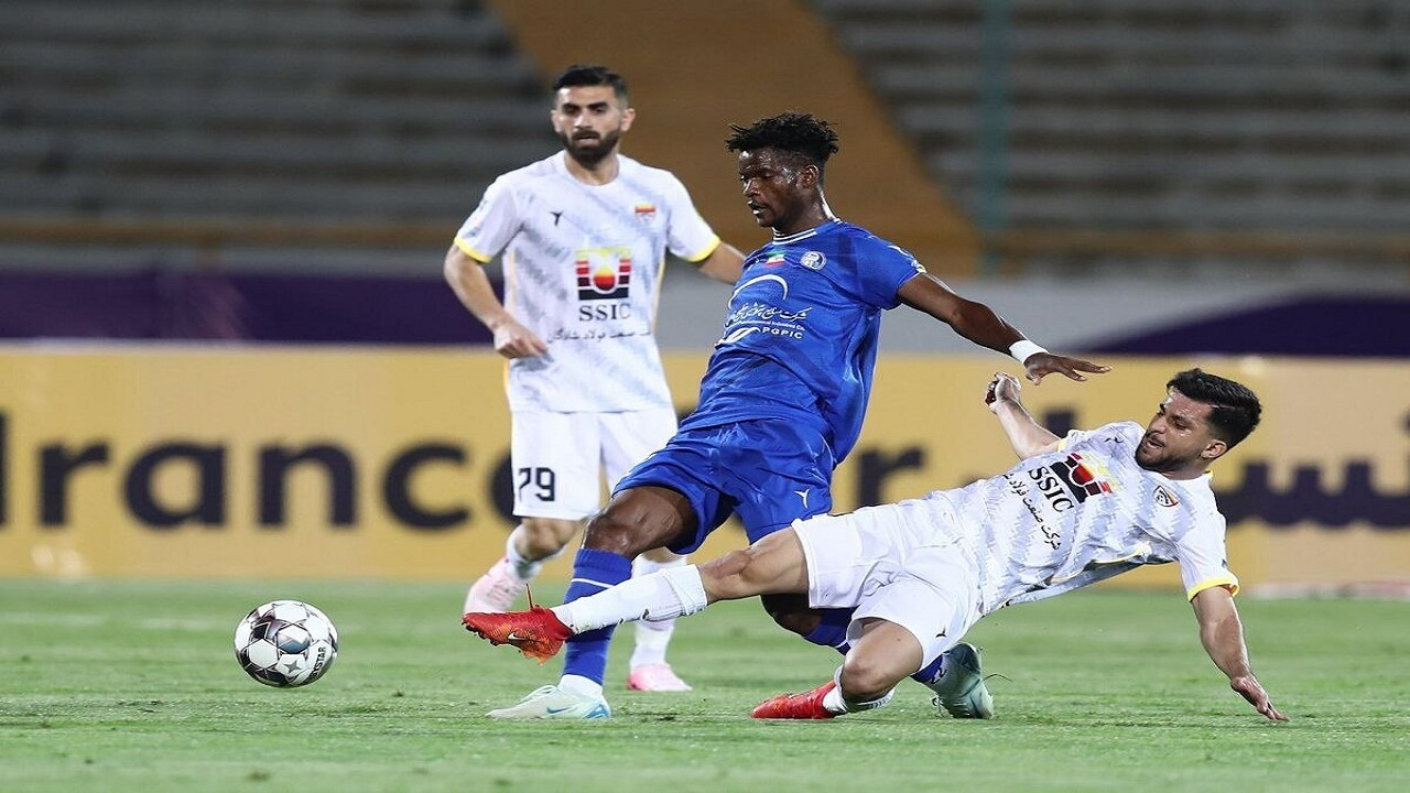 استقلالیها به دنبال بازپس گیری صدر از پرسپولیس قبل از دربی