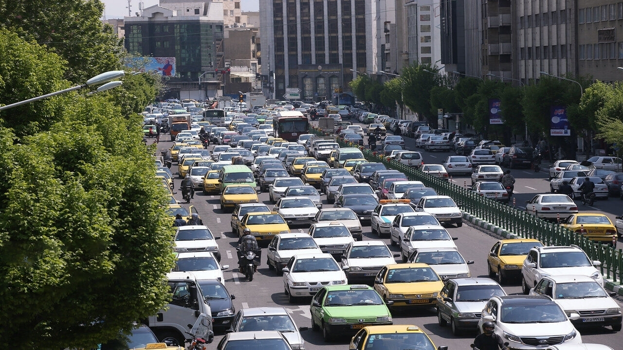 ترافیک ۲ بزرگراه شهید همت و سلیمانی ترافیک پرحجم و سنگین است