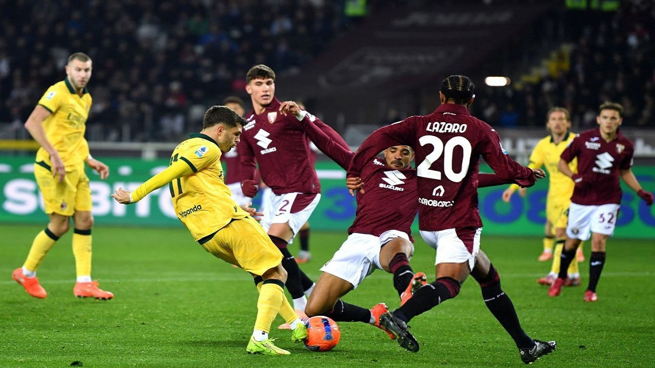 تورینو ۲ - ۳ میلان/ بازگشت خیره کننده میلان با درخشش لبران جیمز فوتبال+ فیلم