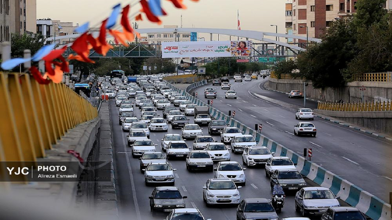 بررسی ترافیک صبحگاهی تهران/ ۲ بزرگراه همت و سلیمانی ترافیک سنگین است