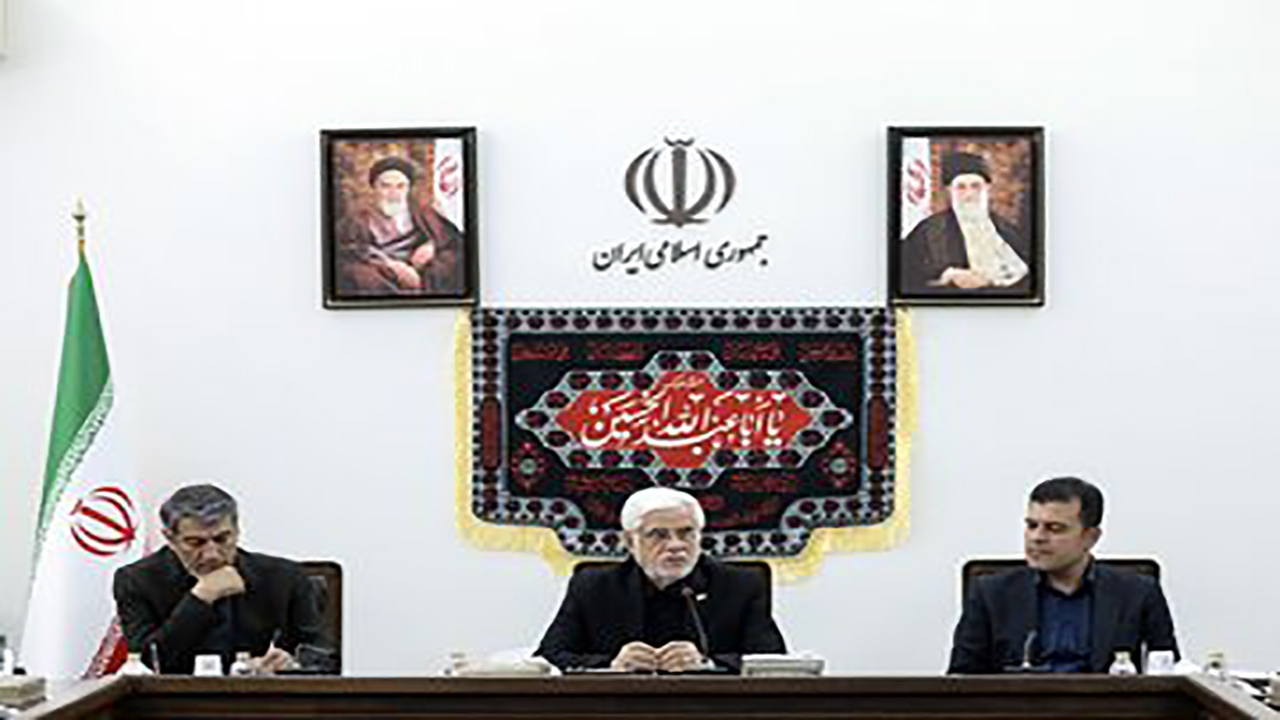 عارف: در کاربرد صلح‌آمیز فناوری هسته‌ای می‌توانیم به کشور‌های جهان کمک کنیم