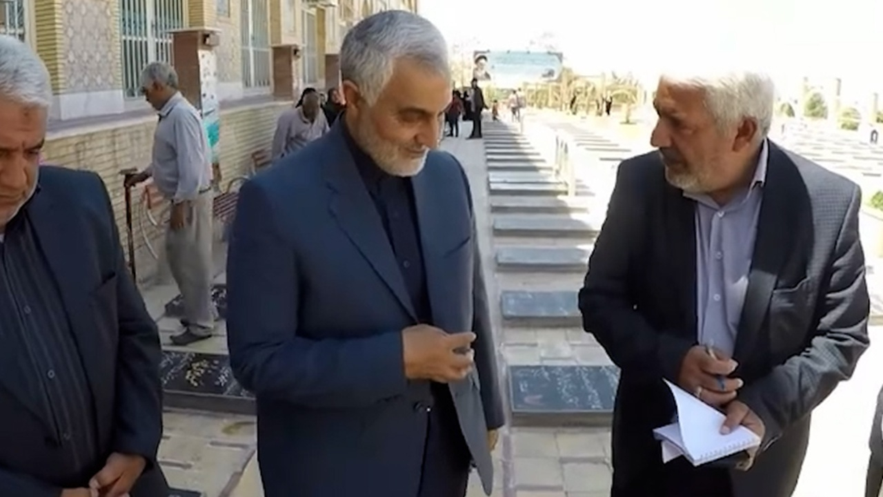 وصیت حاج قاسم برای محل آرامگاهش از زبان همرزم این شهید + فیلم