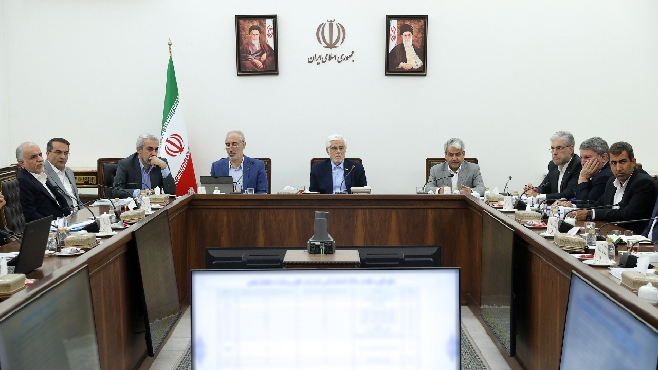 عارف: مسیر اجرای برنامه هفتم خوب پیش رفته است