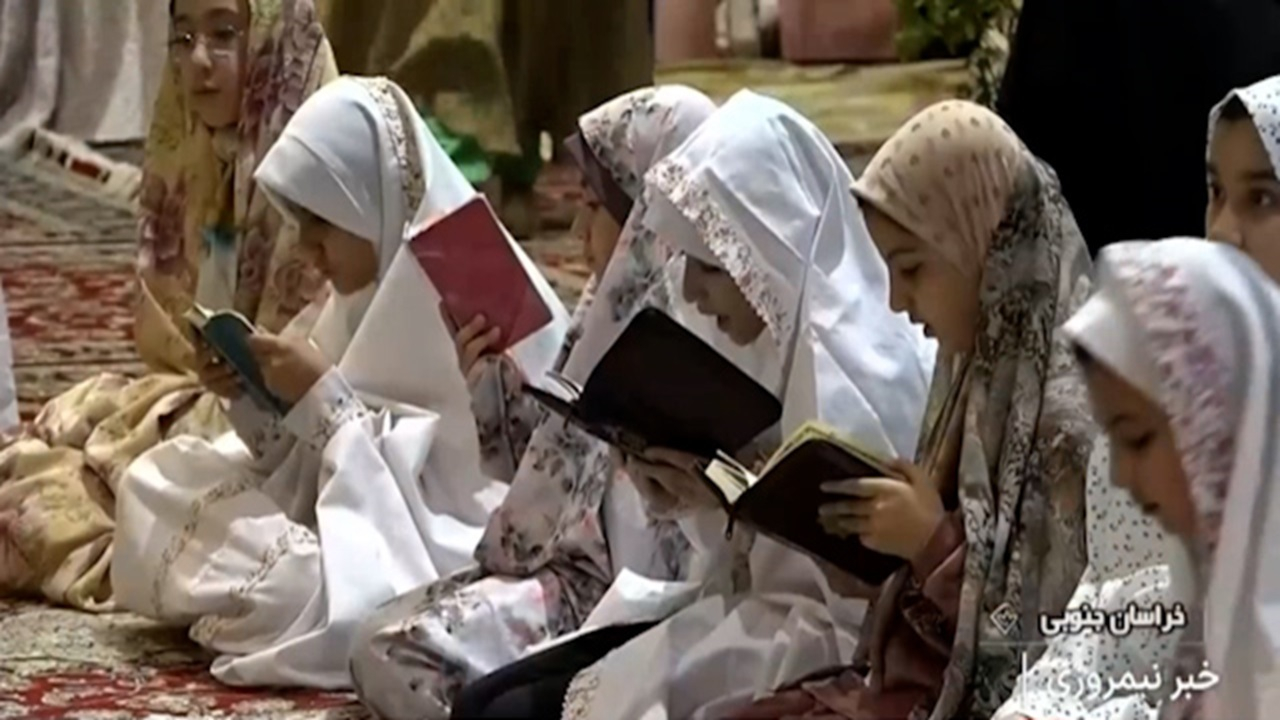 حضور پررنگ جوان‌ها و نوجوان‌ها در اعتکاف امسال + فیلم