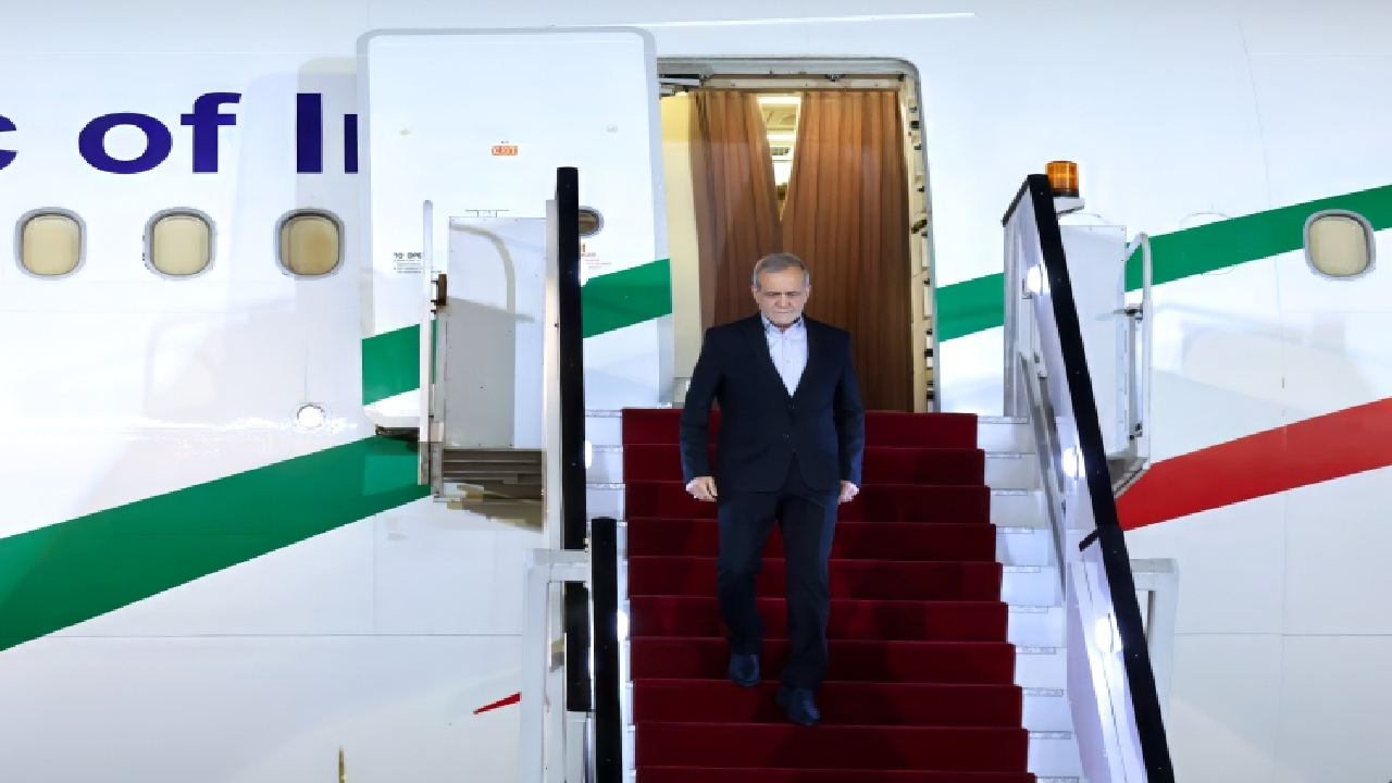 پزشکیان وارد جمهوری آذربایجان شد