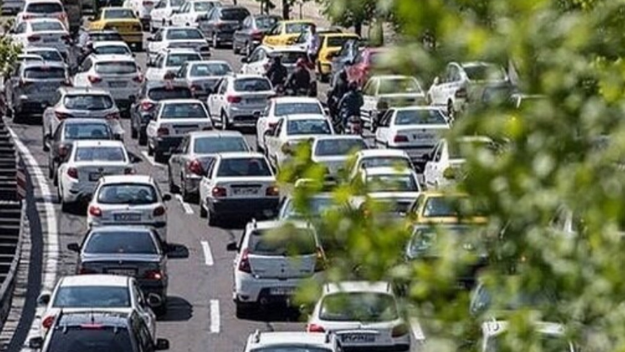 ترافیک در اکثر معابر و بزرگراههای پایتخت پرحجم و سنگین است