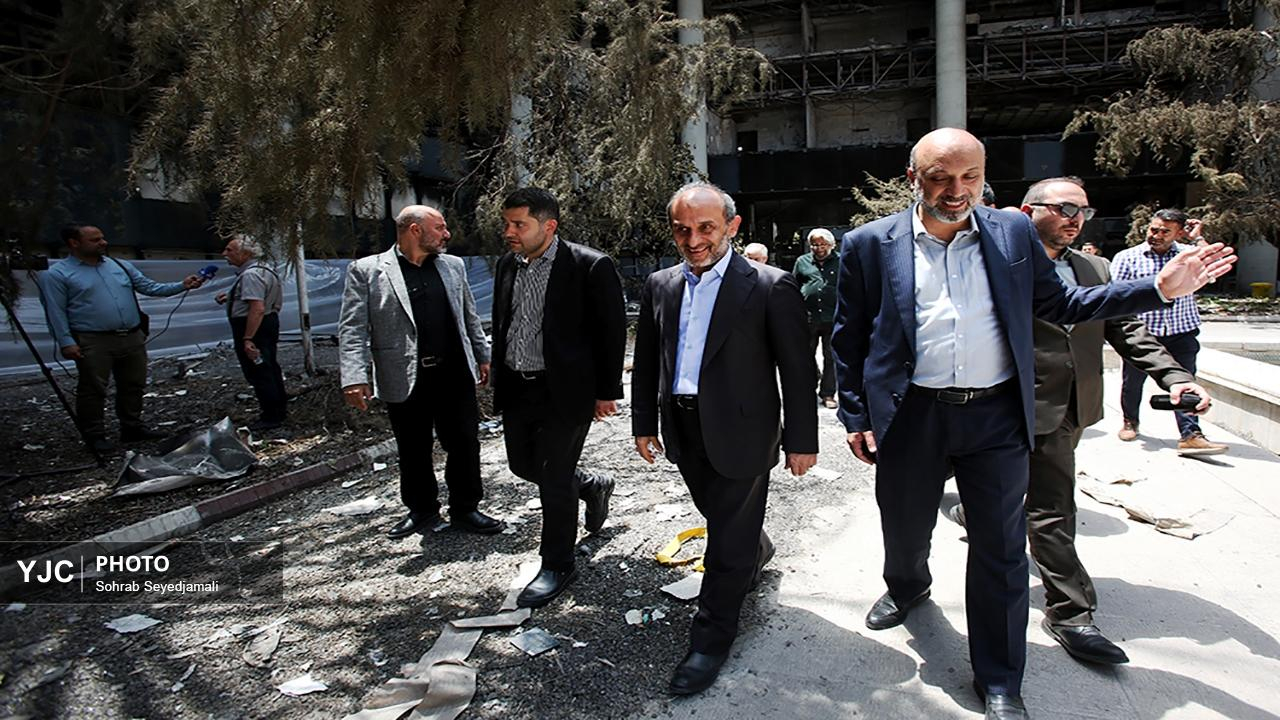 بازدید بازیگران و هنرمندان پیشکسوت رسانه ملی از ساختمان شیشهای صدا و سیما پس از حمله صهیونیستها