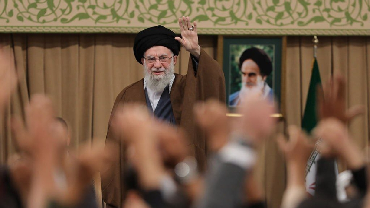نماهنگی از بیانات رهبر مجاهد شهید در جمع دانش‌آموزان