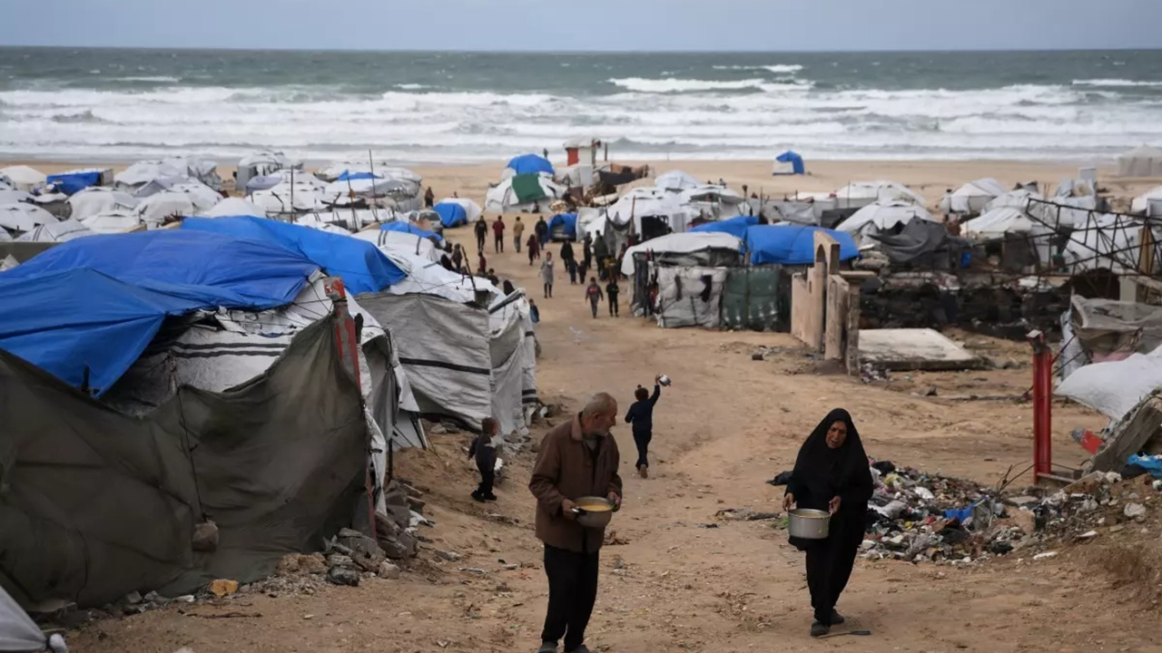 طوفان، چادر‌های غزه را هم از پا انداخت + فیلم