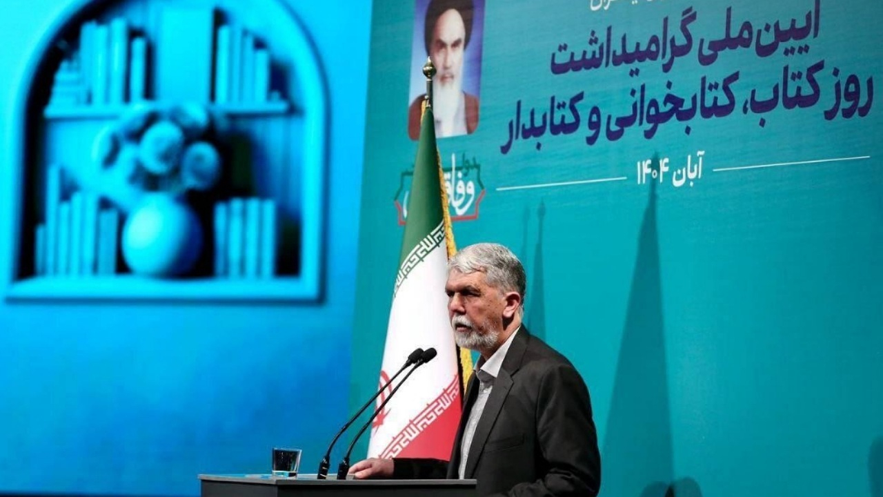 کتابخانه، کتاب و کتابدار، سه ضلع اصلی نهاد کتابخانههای عمومی است