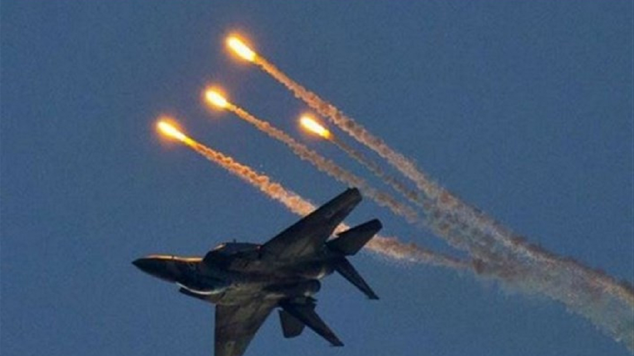 نمایش ضعف عملیاتی رژیم صهیونیستی؛ جنگنده F-15 در آستانه سقوط بر فراز ایران