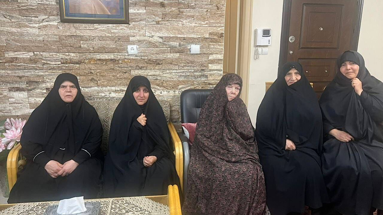 دیدار معاون رئیسجمهور با مادر شهید باقری