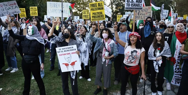 «جوی نسل کُش»؛ شعار حامیان فلسطین در تجمع انتخاباتی بایدن در کالیفرنیا