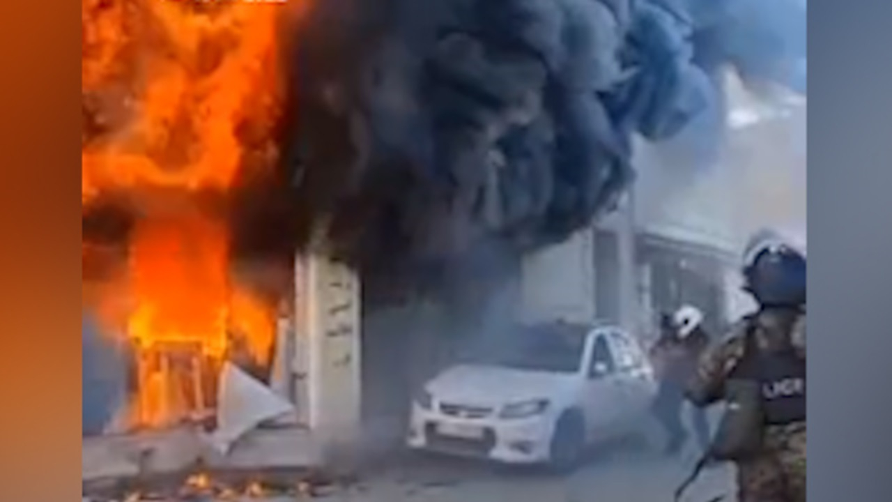 اقدام سریع یگان ویژه بجنورد برای نجات خودروی یک شهروند + فیلم