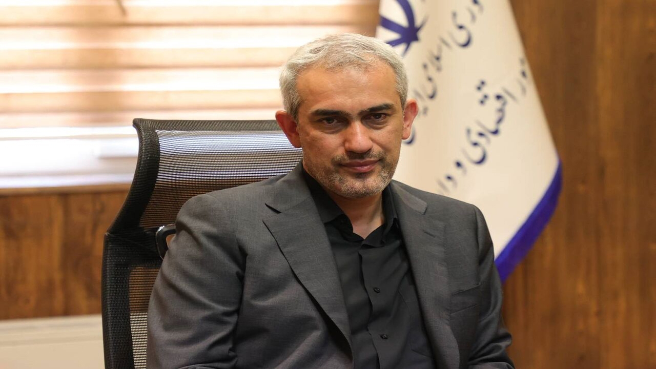 نشست هماندیشی وزیر اقتصاد با اقتصاددانان