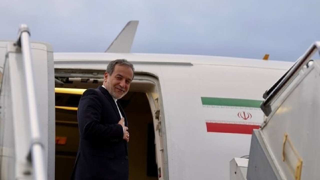 عزیمت وزیر امور خارجه به پاریس