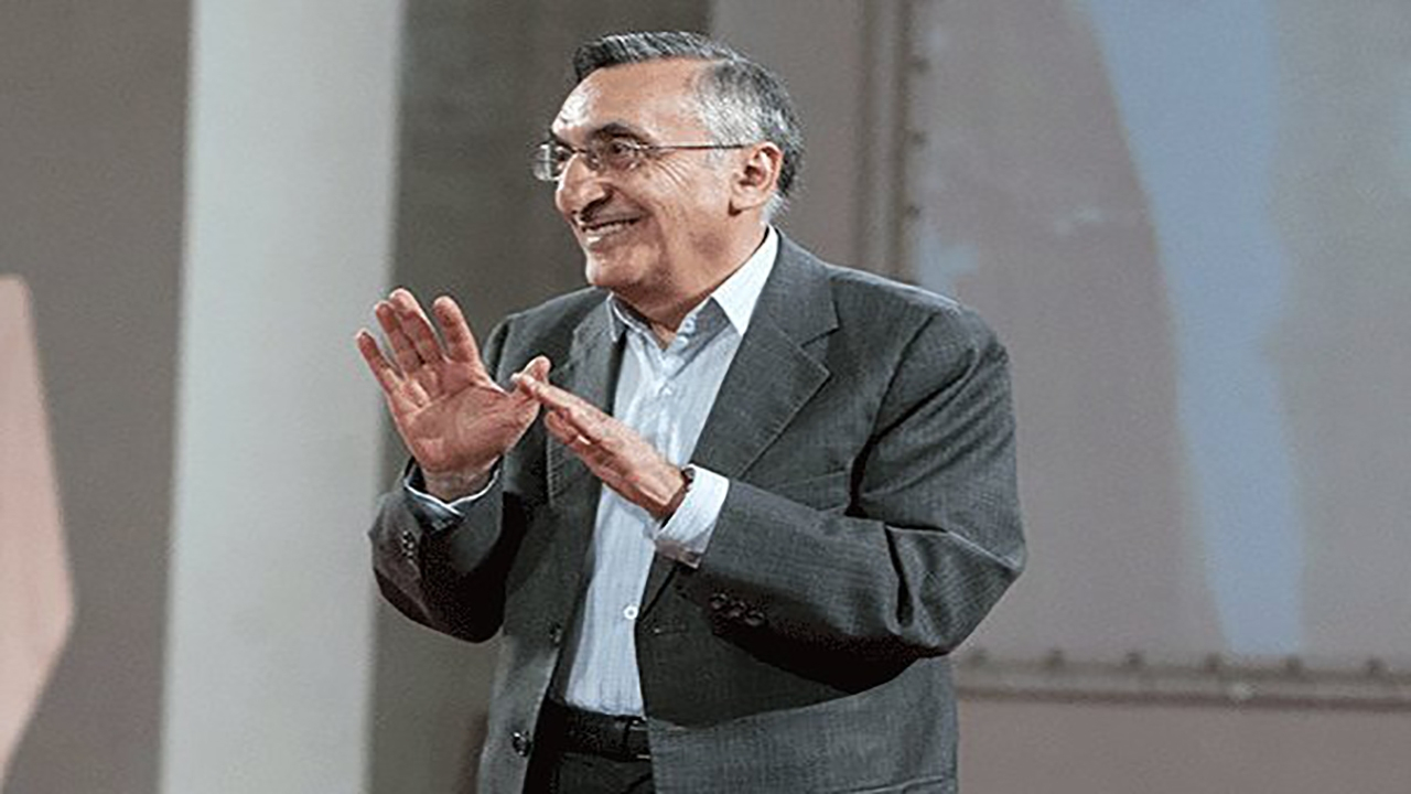 به وضعیت کامران فانی رسیدگی شود