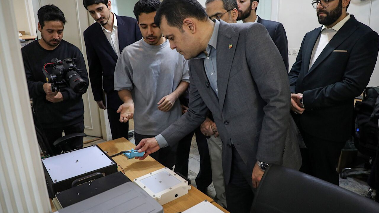 افشین: معاونت علمی از تولید بار اول سه ماهواره ملی حمایت می‌کند