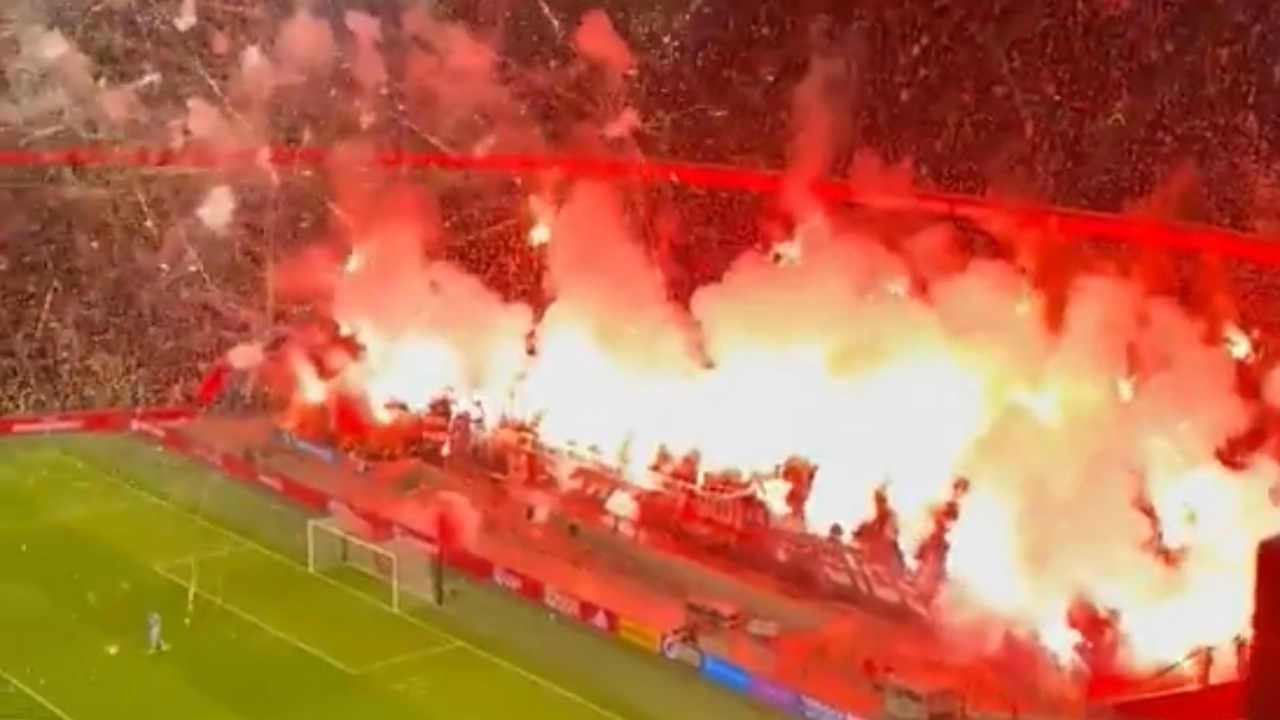 آتش‌ جهنمی بازی فوتبال را لغو کرد + فیلم