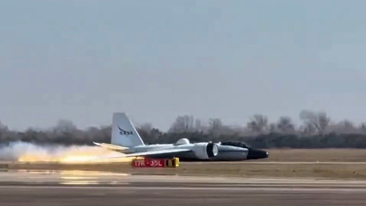 نقص فنی و فرود خطرناک هواپیمای تحقیقاتی ناسا + فیلم