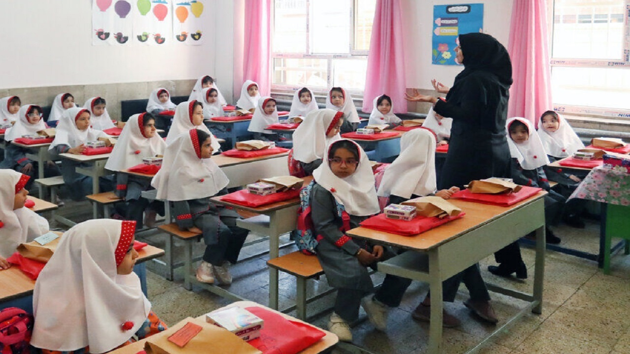 مصوبه ۳۰ ساعته شدن ساعت تدریس معلمان در مدارس غیردولتی باید اجرایی شود