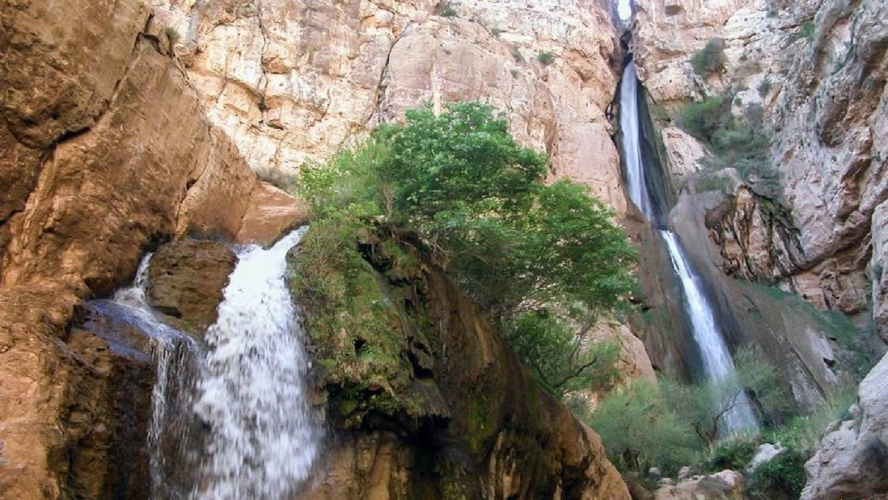 آبشار‌های زیبا در بیستون کرمانشاه + فیلم