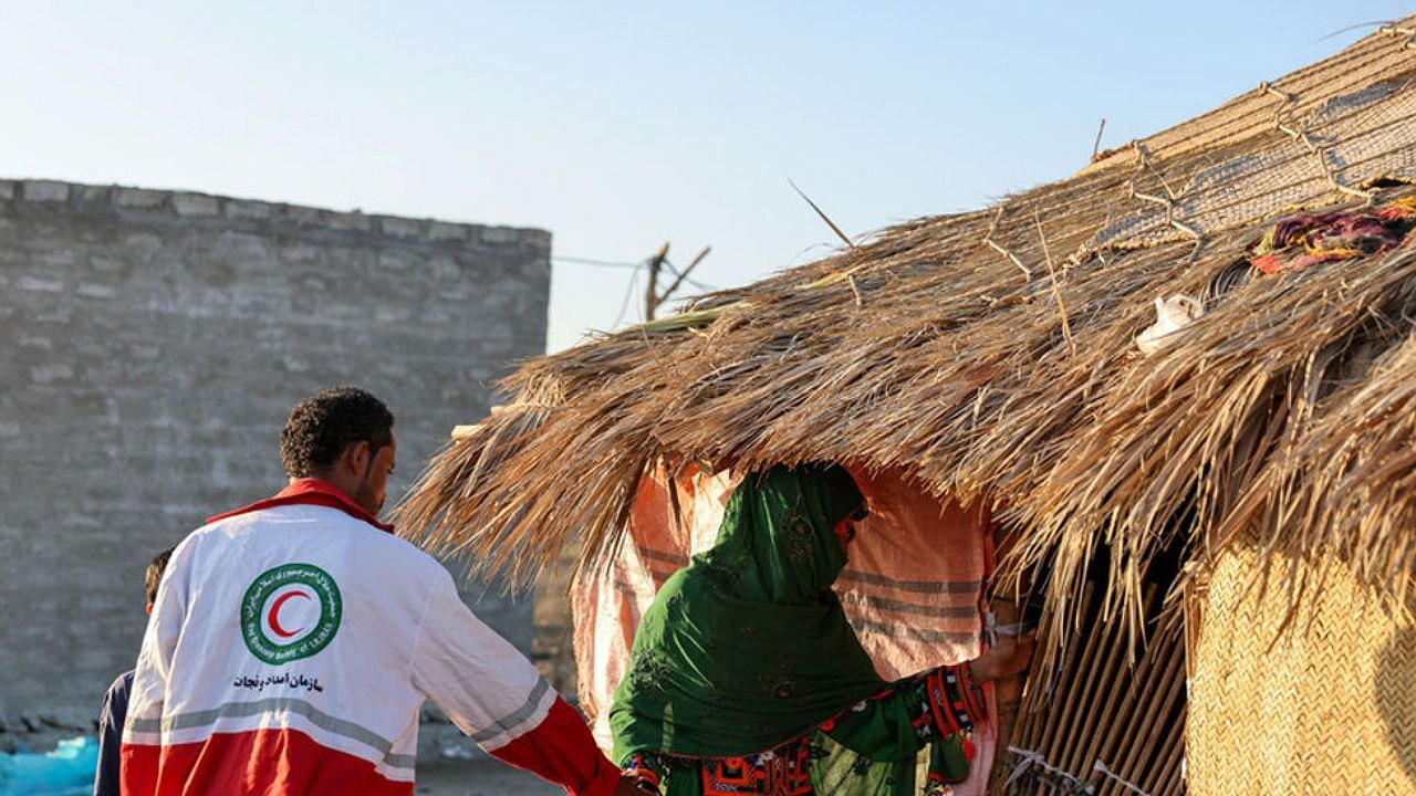 آبرسانی و خدمات درمانی در روستا‌های سیستان و بلوچستان در نذر خدمت هلال احمر
