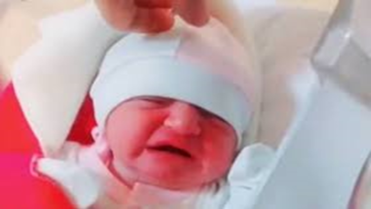 نوزادی که بعد از شهادت پدرش به دنیا آمد + فیلم