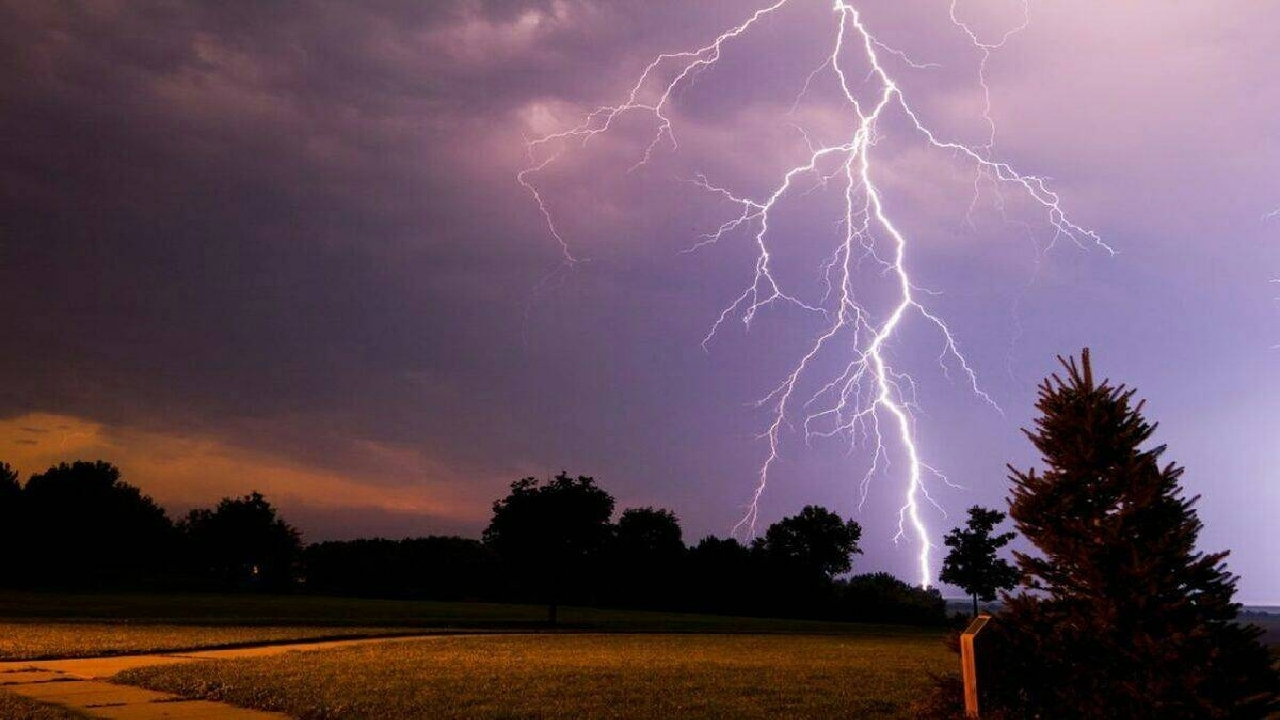 هشدار قرمز بارندگی در جنوب کشور؛ وزارت نیرو آمادهباش کامل اعلام کرد