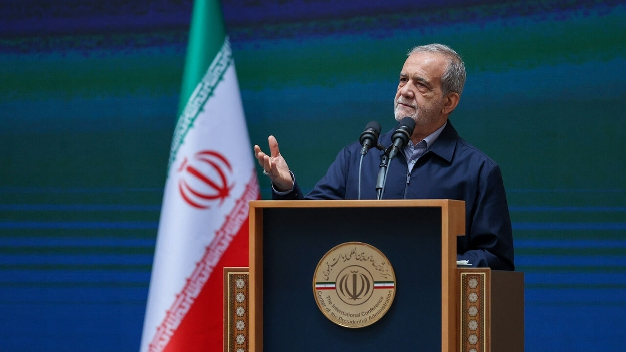 پزشکیان: هر مسئلهای که به مثابه تحریم داخلی برای فعالان اقتصادی مزاحمت ایجاد کرده را رفع میکنیم