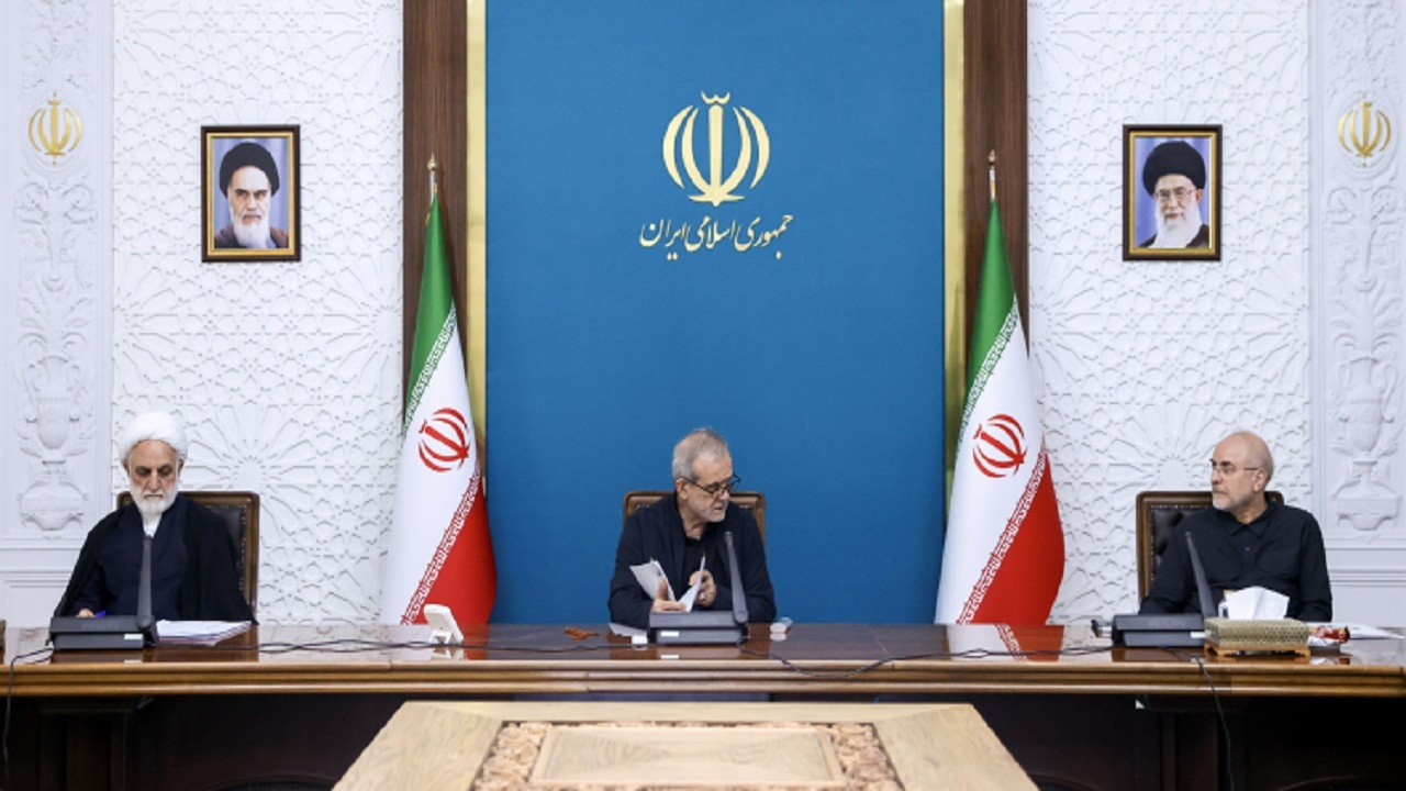اتخاذ تمهیداتی برای تامین پایدار و مستمر کالا‌های اساسی تا پایان سال بدون کمترین خلل و کاستی