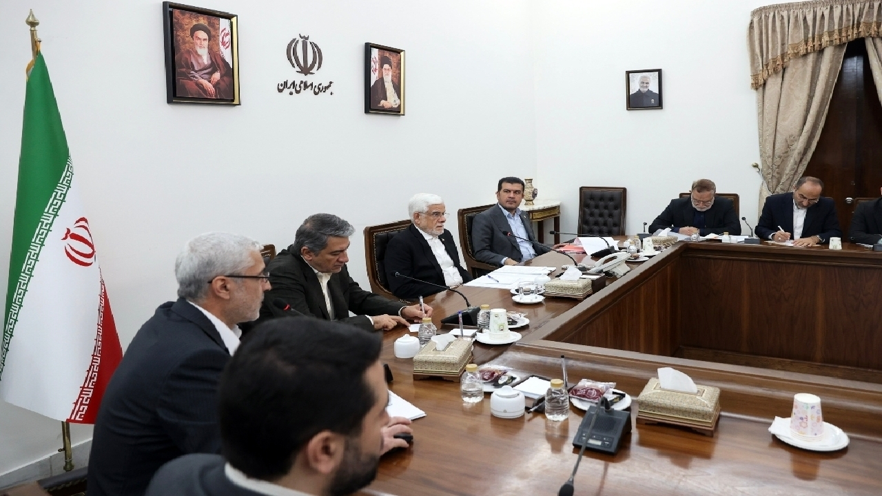 عارف: حق نداریم حتی برای لحظهای متوقف شویم