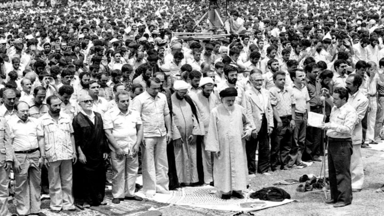 نخستین نماز جمعه انقلاب چگونه به مهمترین تریبون جمهوری اسلامی بدل شد