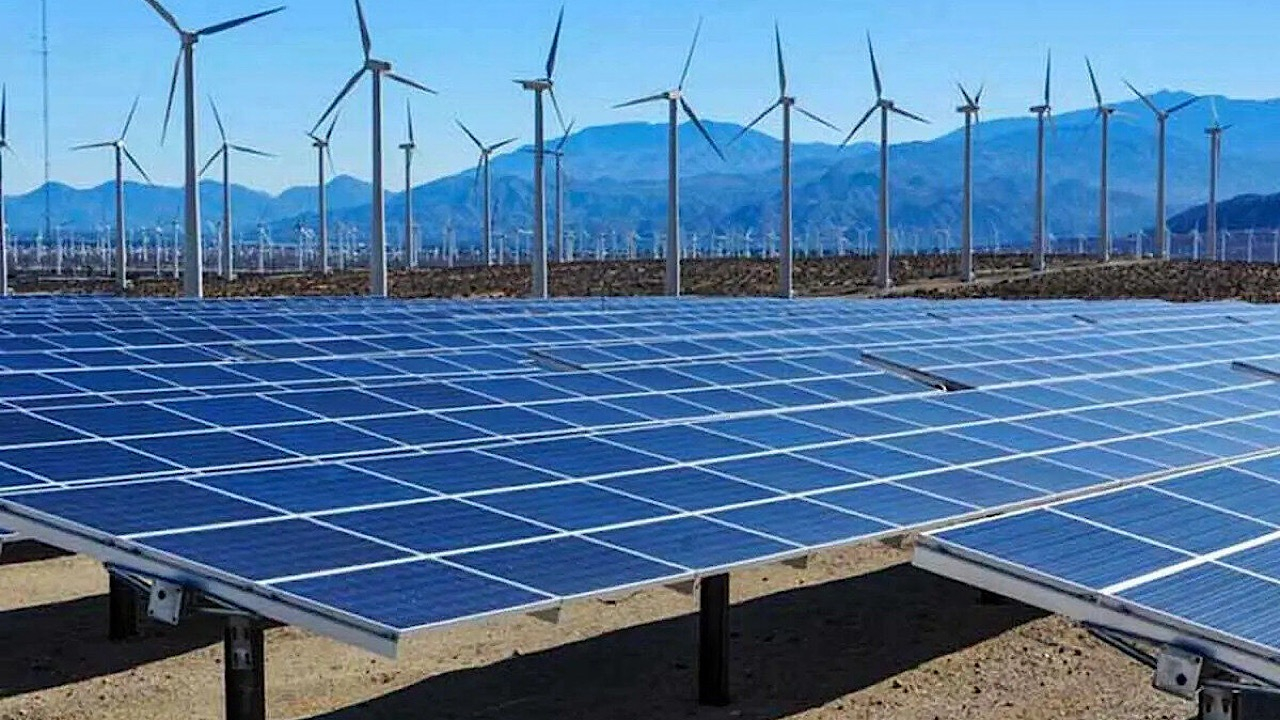 ظرفیت نیروگاههای تجدیدپذیر کشور به ۳۱۰۰ مگاوات میرسد