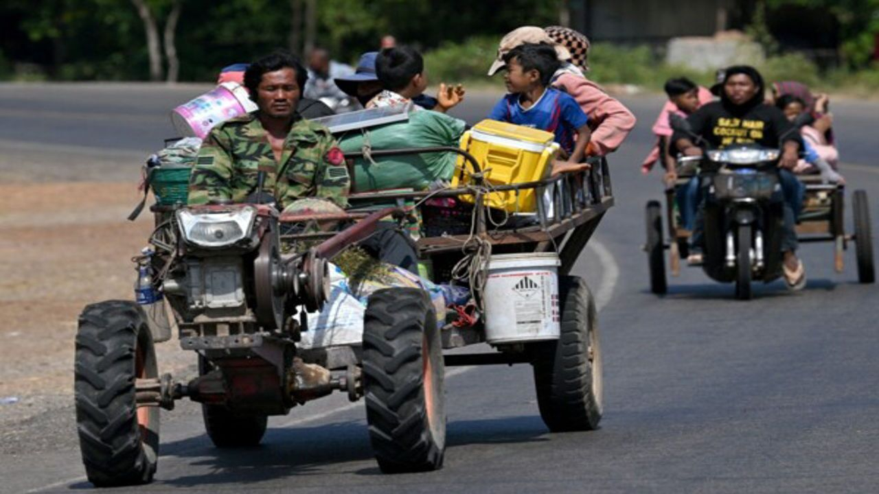 آوارگی نزدیک به نیم میلیون نفر از تایلندی‌ها درپی درگیری با کامبوج