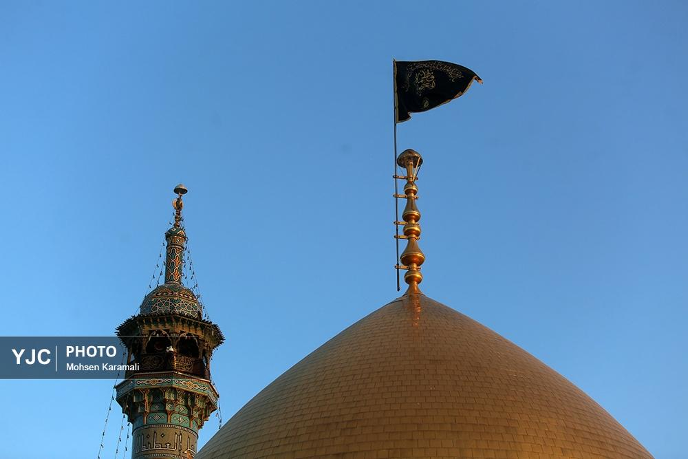 تعویض پرچمگنبد حرممطهر حضرتمعصومه(س)
