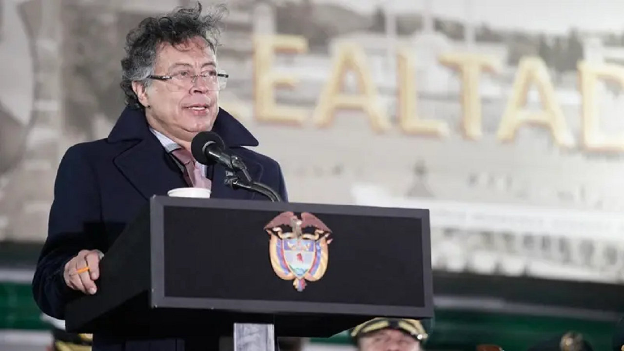 رئیس‌جمهور کلمبیا هشدار داد: در صورت تهدید آمریکا دوباره اسلحه برمی‌دارم