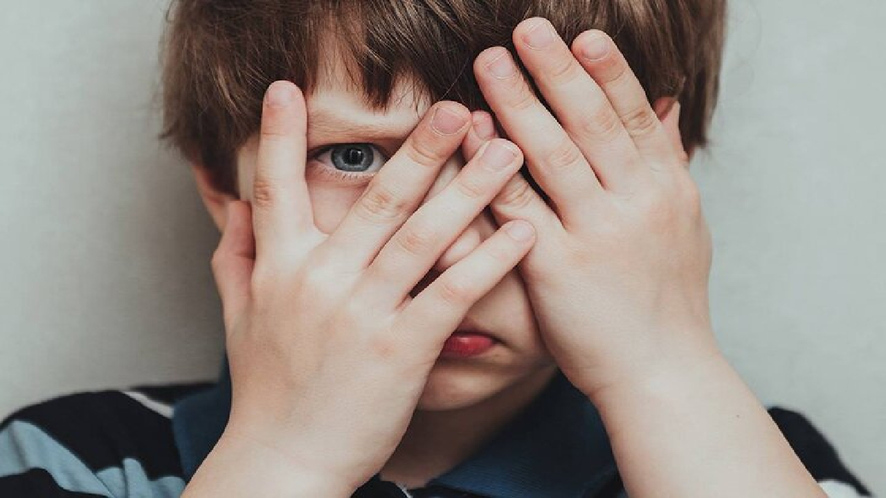 اخبار ناگوار با روان کودک چه می‌کند؟