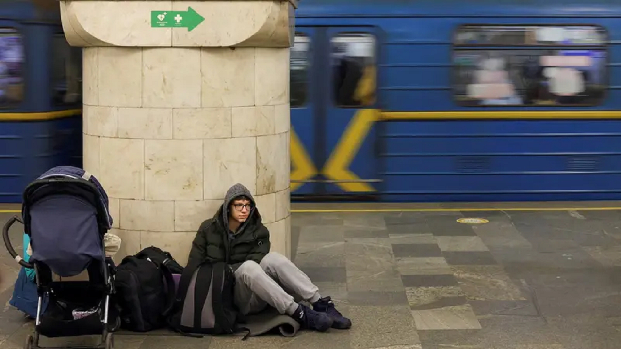 متروی کی‌یف به دلیل کمبود برق تعطیل شد