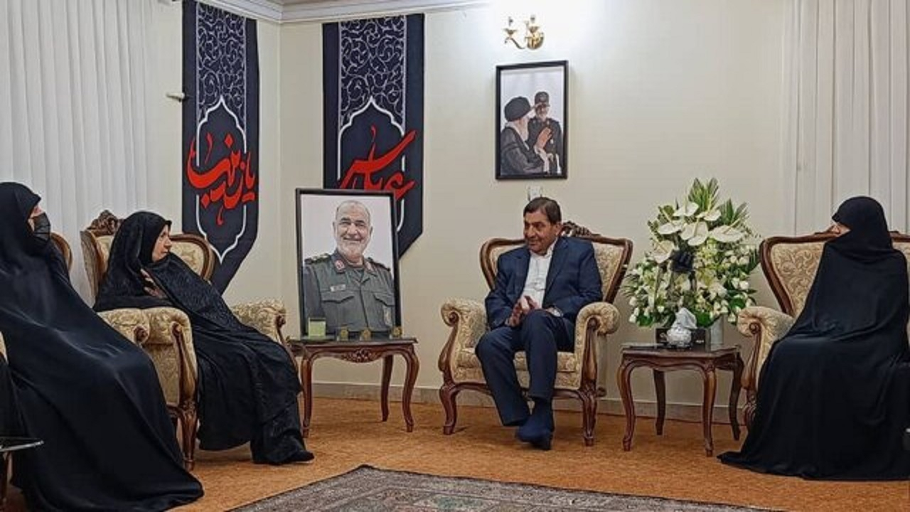 دیدار دستیار رهبر معظم انقلاب با خانواده شهید سپهبد سلامی